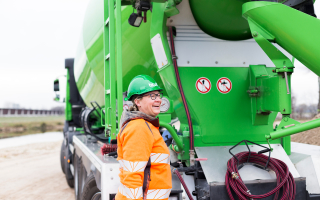 Chauffeur betonmixer Willy: “Als chauffeur krijg je de bouw van begin af aan mee.”