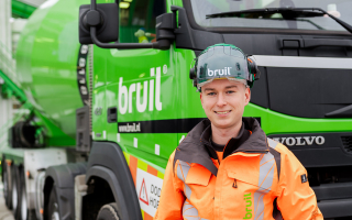 Vrachtwagenchauffeur Youri is het visitekaartje van Bruil